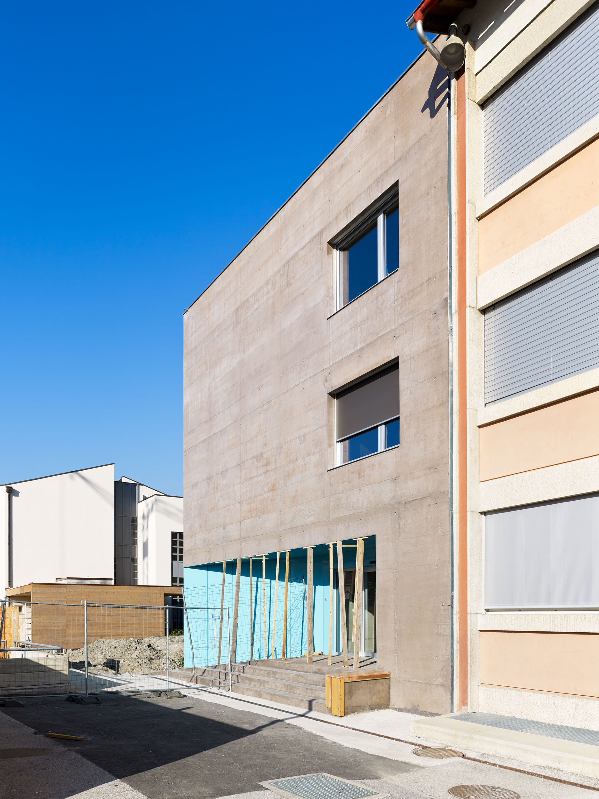 E12401 ALPA 036142 j2560